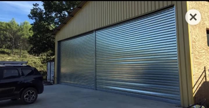 Double rideau métallique extérieur sur bâtiment — fermeture et sécurité à Bordeaux