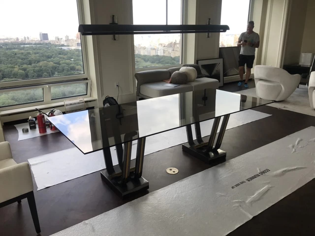 Table de salle à manger avec plateau en verre design