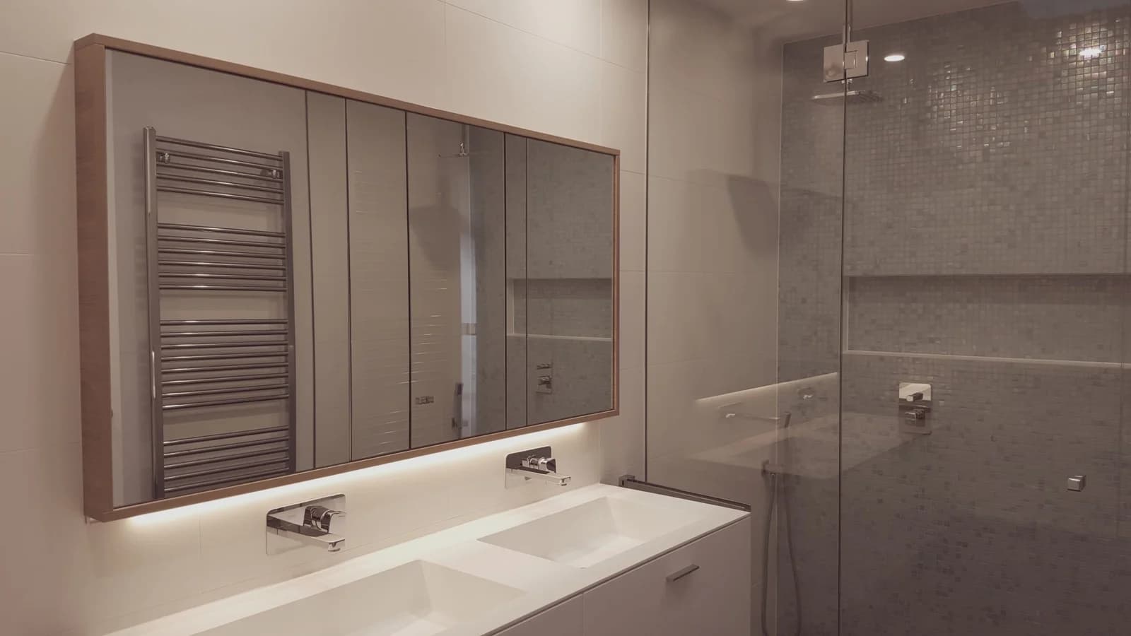 Pose de miroir de salle de bain avec éclairage LED à Bordeaux